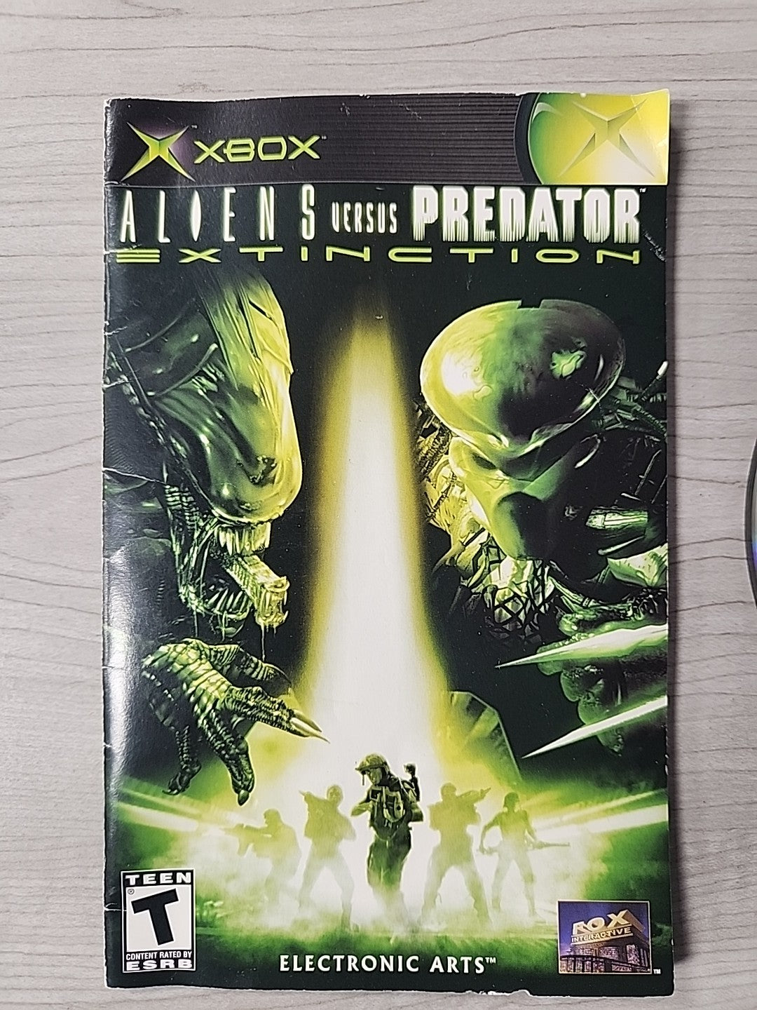 Aliens Versus Predator: Extinction (Microsoft Xbox, 2003) CIB Complete