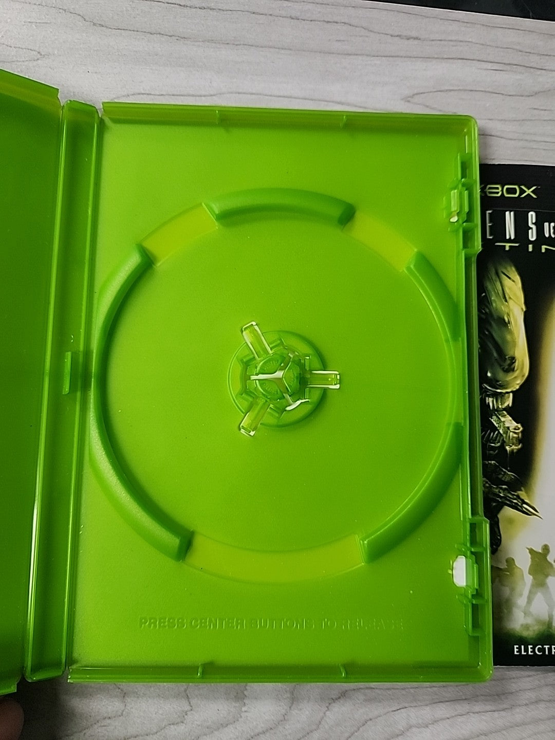 Aliens Versus Predator: Extinction (Microsoft Xbox, 2003) CIB Complete