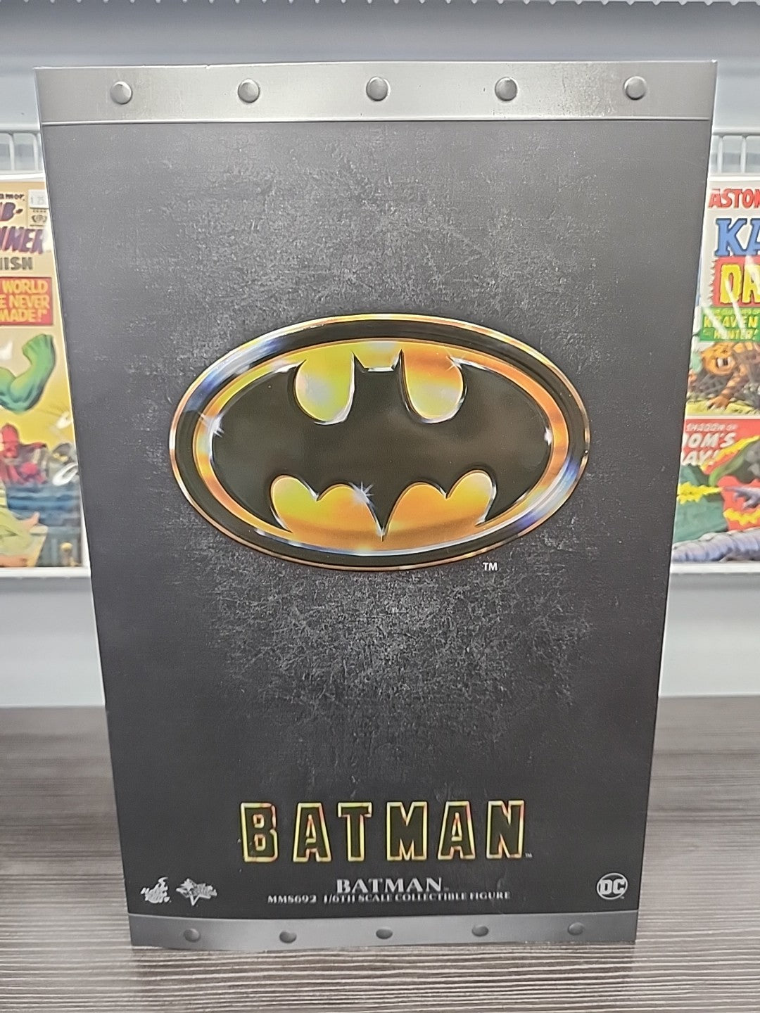 Hot Toys DC MMS692 1989 Keaton Batman 2.0 1/6 Figure