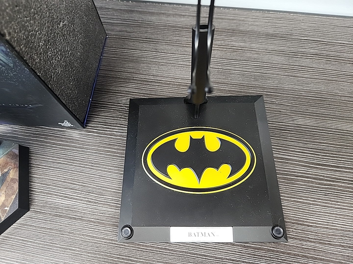 Hot Toys DC MMS692 1989 Keaton Batman 2.0 1/6 Figure