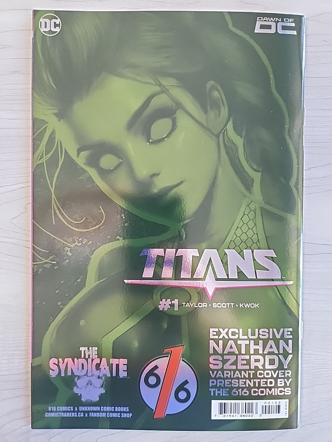 TITANS #1 2023 NATHAN SZERDY STARFIRE FOIL VIRGIN VARIANT C 616 COMICS