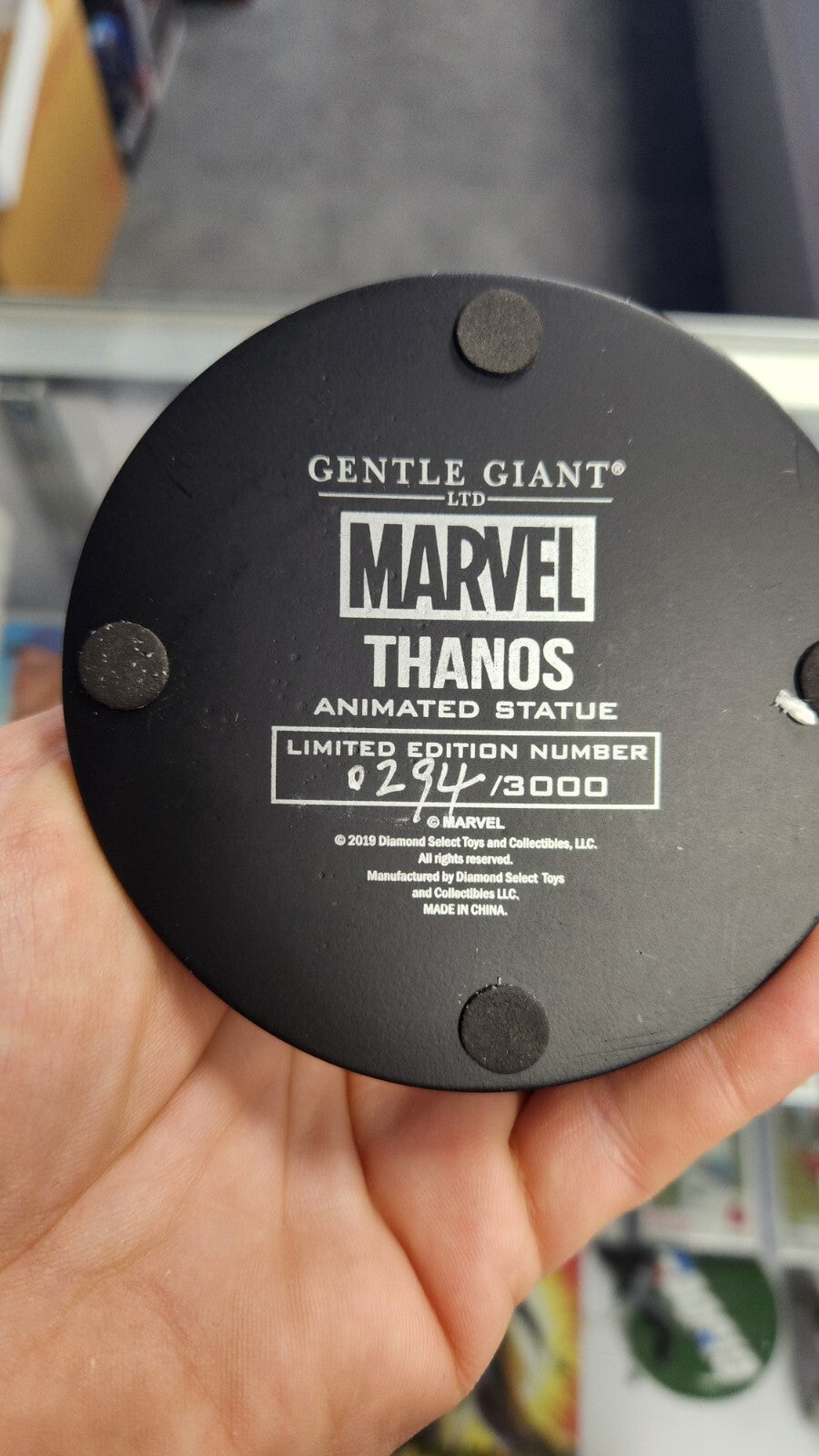 Thanos w/ Infinity Gauntlet Gentle Giant Limited To 3000 Pieces Animated Statue