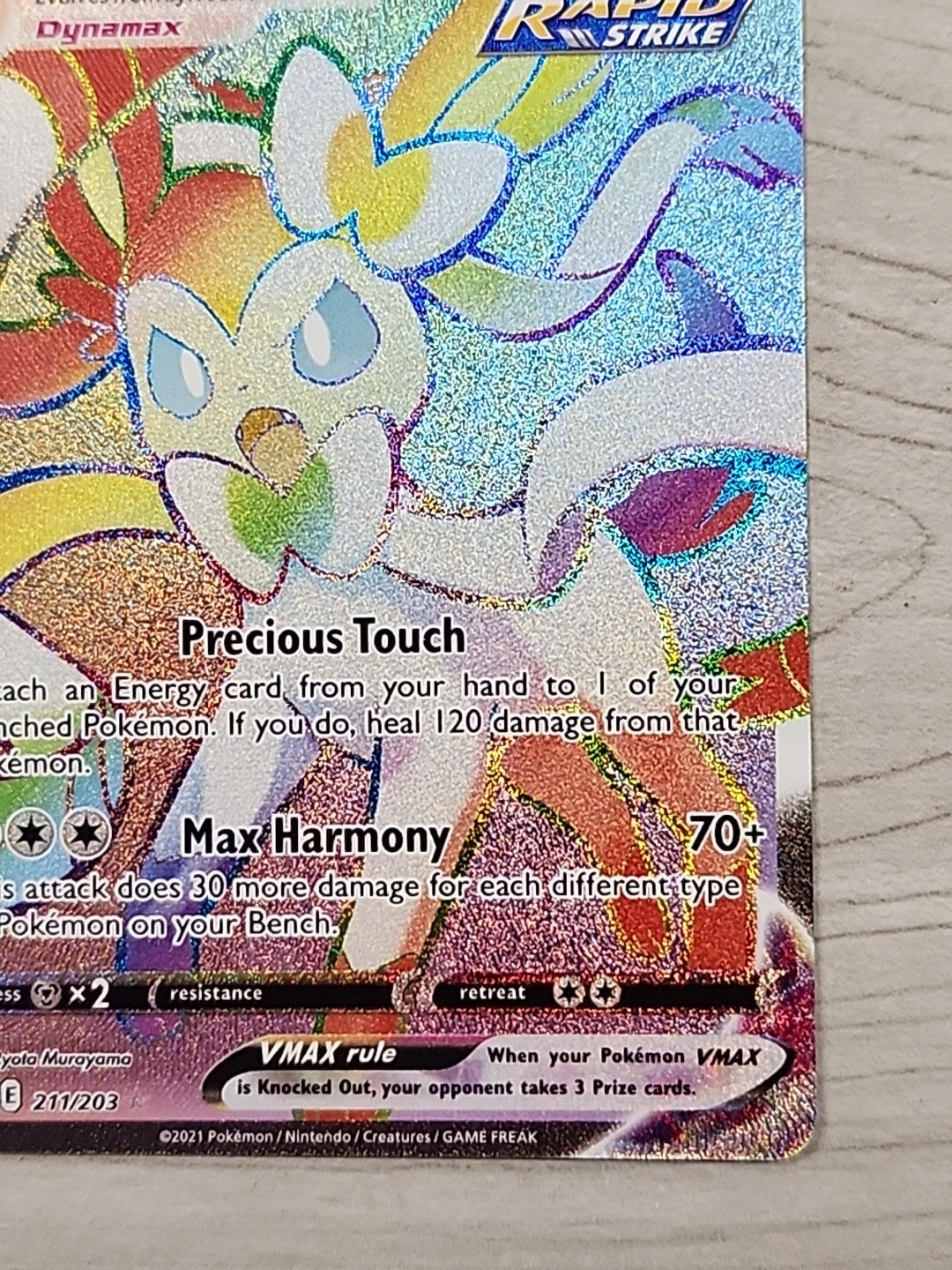 Sylveon VMAX Rainbow Rare 211/203 Pokemon SWSH Evolving Skies NM
