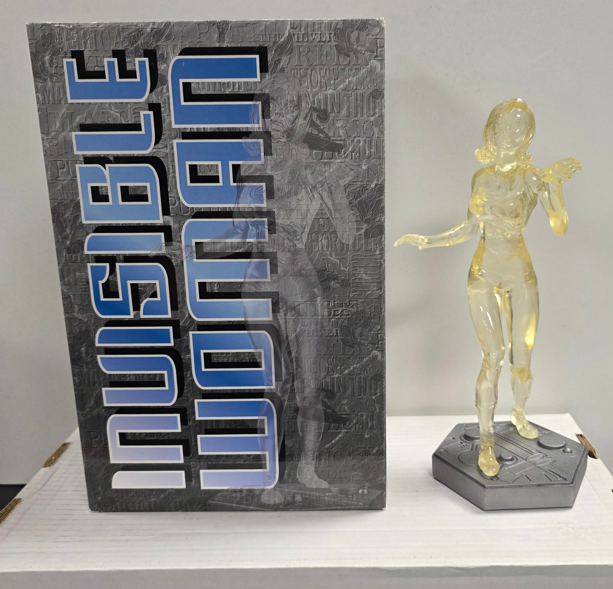 BOWEN DESIGNS INVISIBLE WOMAN CLEAR STATUE