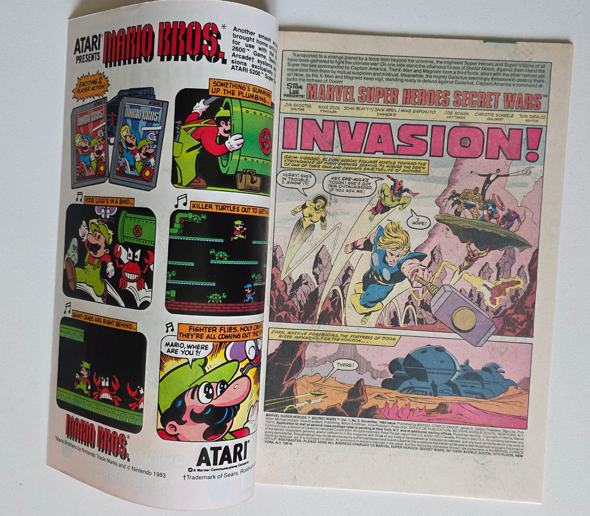 Marvel Super Heroes Secret Wars (1984) #08 - "Invasion!" Origin of Black Symbiote Costume, Iconic Cover Newsstand Editon