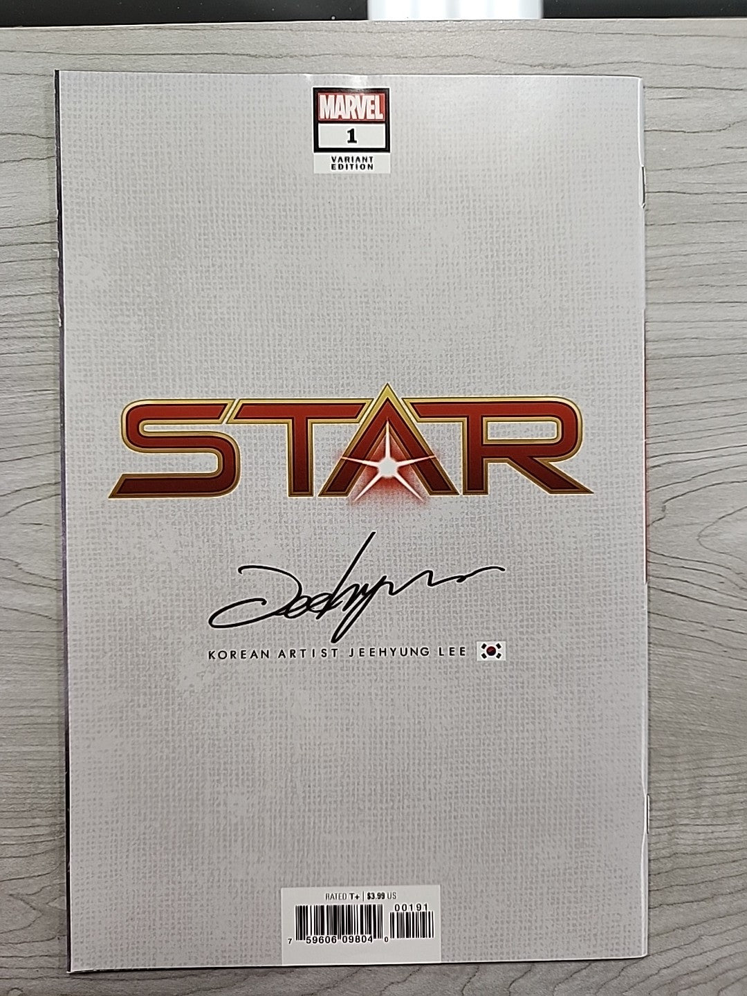 Star #1 2020 Jeehyung Lee Exclusive Virgin Variant Captain Marvel 9.2